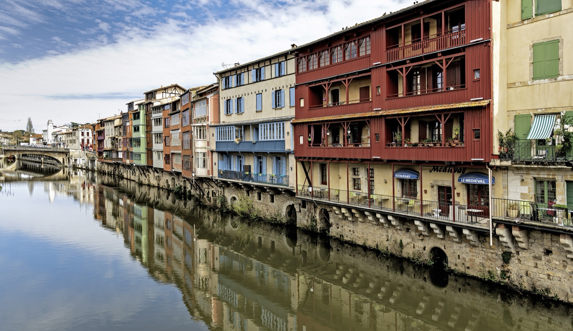 Les maisons sur l'Agout, à Castres, vues depuis le pont Neuf